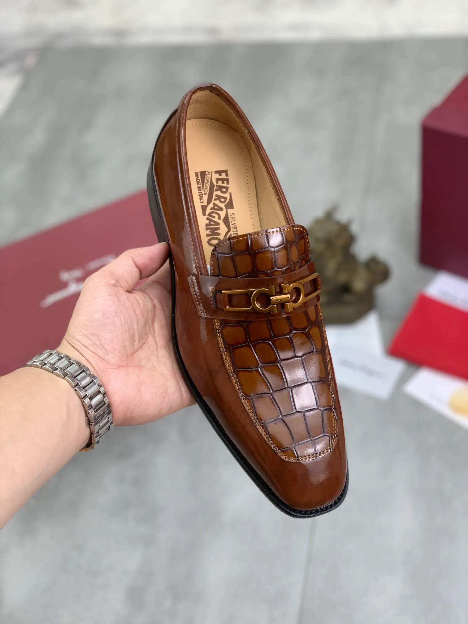 Men's Men's Shoes 💰P460💰[New Style] Water-dyed Niuli 🆘[Salvatore Ferragamo] Ferragamo's latest casual business leather shoes for men! Available at counters simultaneously! The fabric is made of specially imported original open-edge beaded calfskin, and the interior is made of imported water-dyed cowhide. It is absolutely luxurious and leads the fashion trend. Matching code: 38-45 (46 and 47 can be customized); black and brown colors are optional